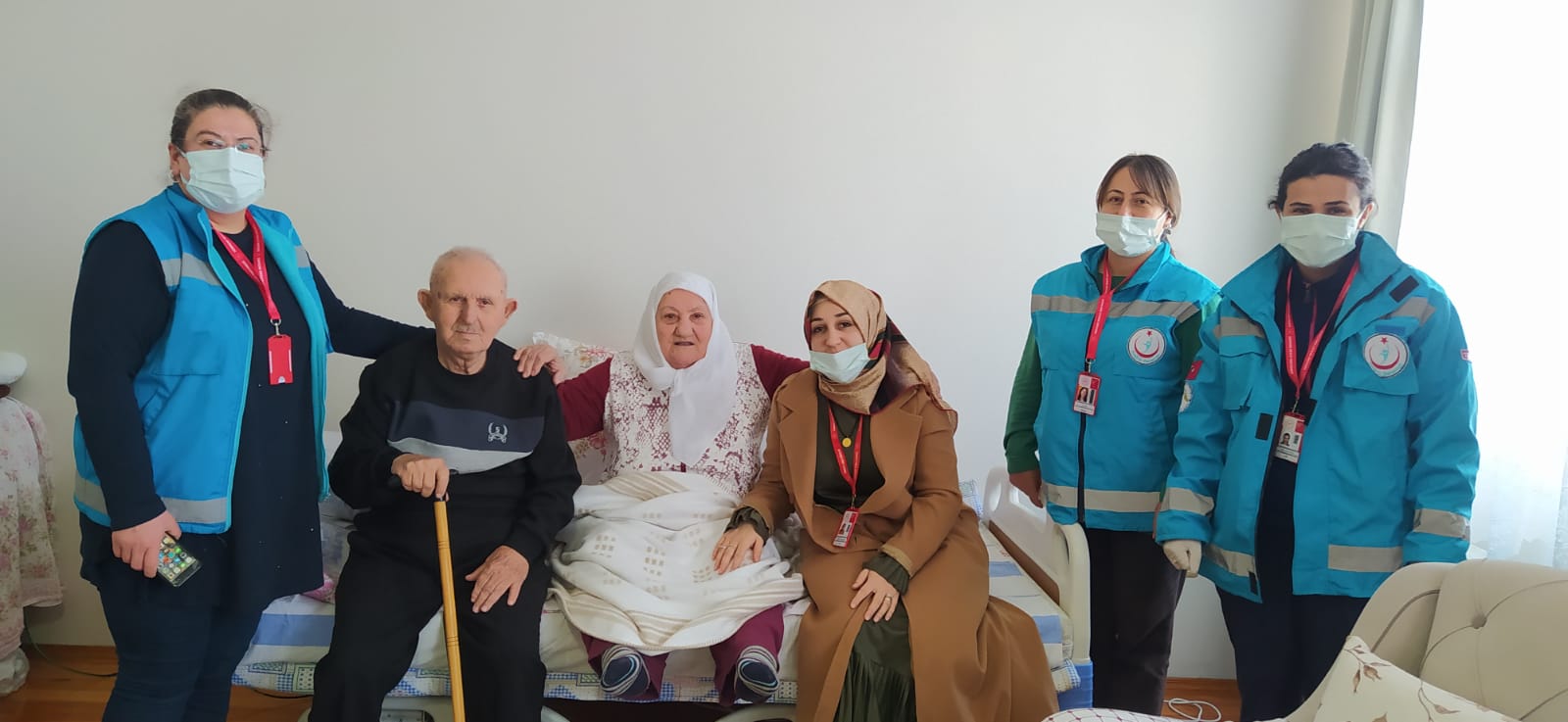 18-24 Mart Yaşlılara Saygı Haftası Kapsamında Yaşlı Hastalara Ziyarette Bulunuldu.